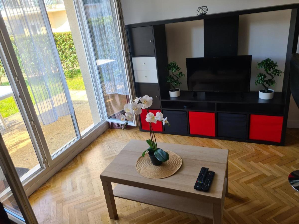 Appartement Avec Rez De Jardin A Disneyland Montevrain Bagian luar foto