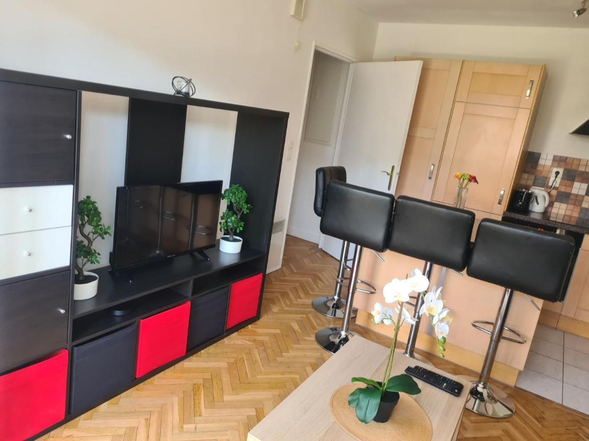 Appartement Avec Rez De Jardin A Disneyland Montevrain Bagian luar foto