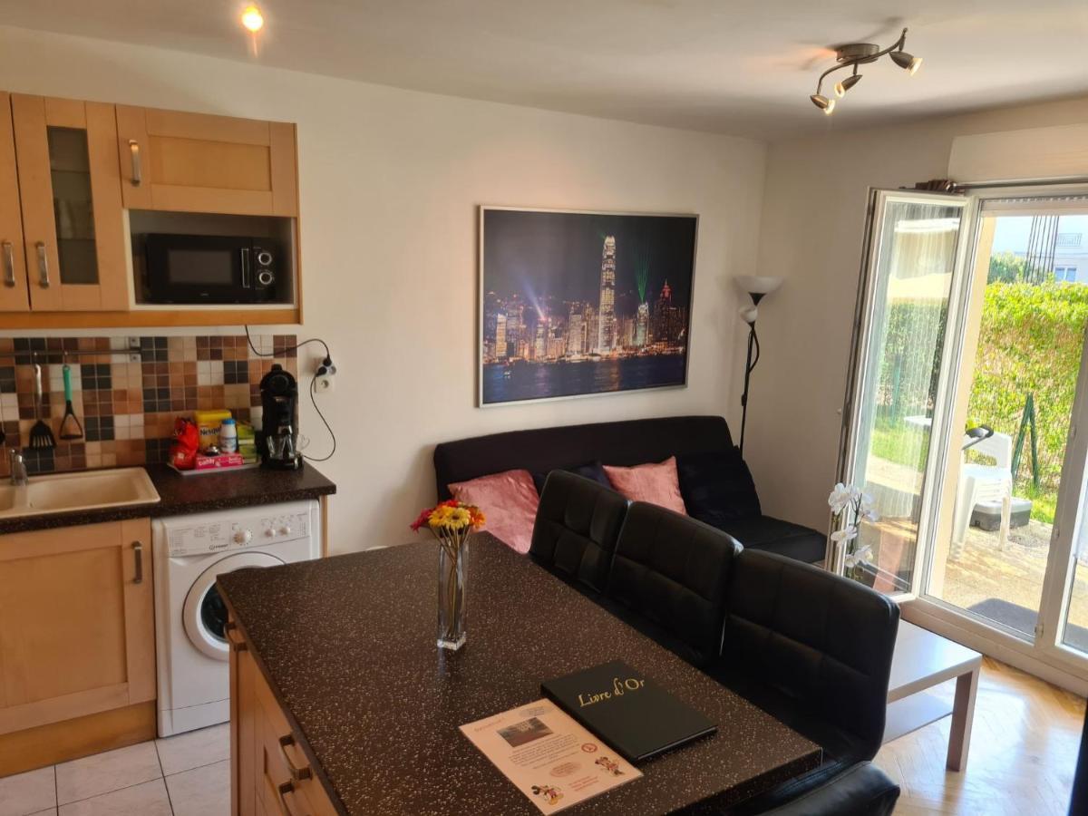 Appartement Avec Rez De Jardin A Disneyland Montevrain Bagian luar foto