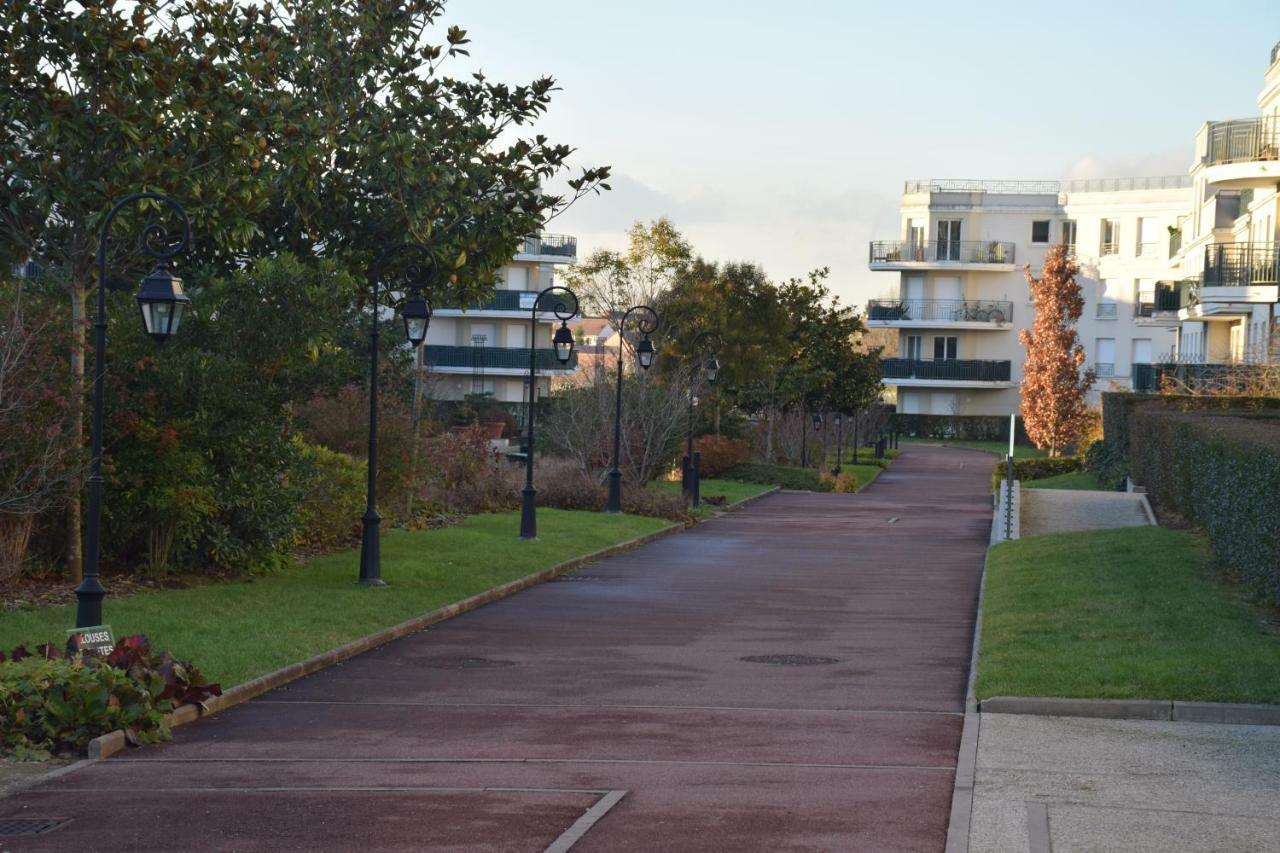 Appartement Avec Rez De Jardin A Disneyland Montevrain Bagian luar foto