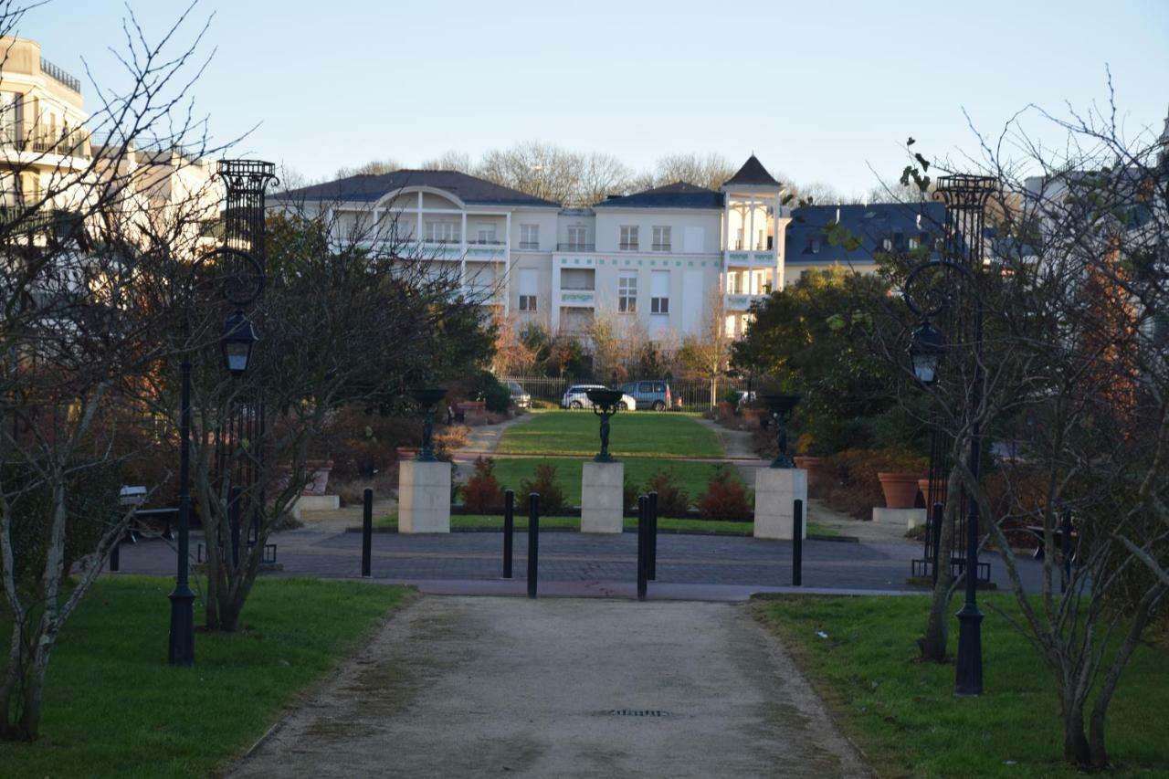 Appartement Avec Rez De Jardin A Disneyland Montevrain Bagian luar foto