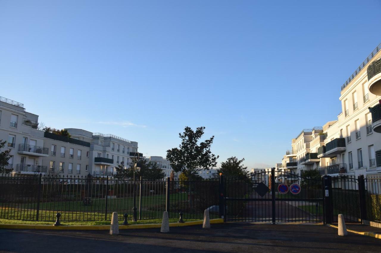 Appartement Avec Rez De Jardin A Disneyland Montevrain Bagian luar foto