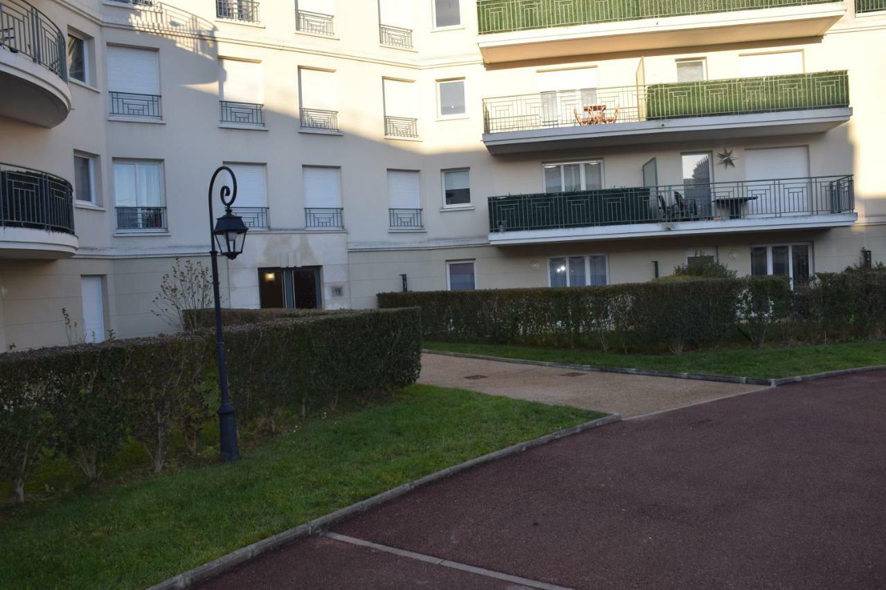 Appartement Avec Rez De Jardin A Disneyland Montevrain Bagian luar foto