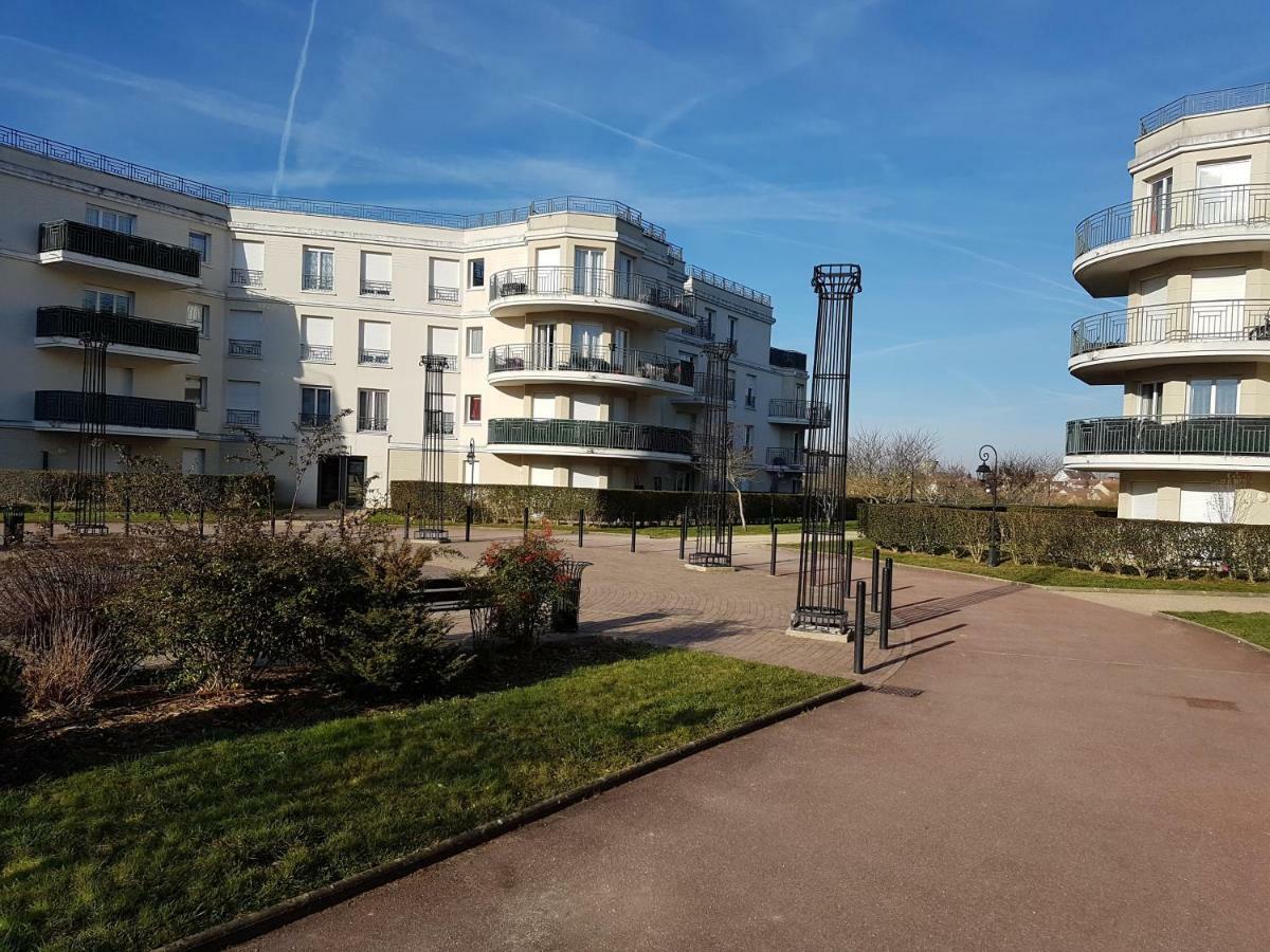 Appartement Avec Rez De Jardin A Disneyland Montevrain Bagian luar foto