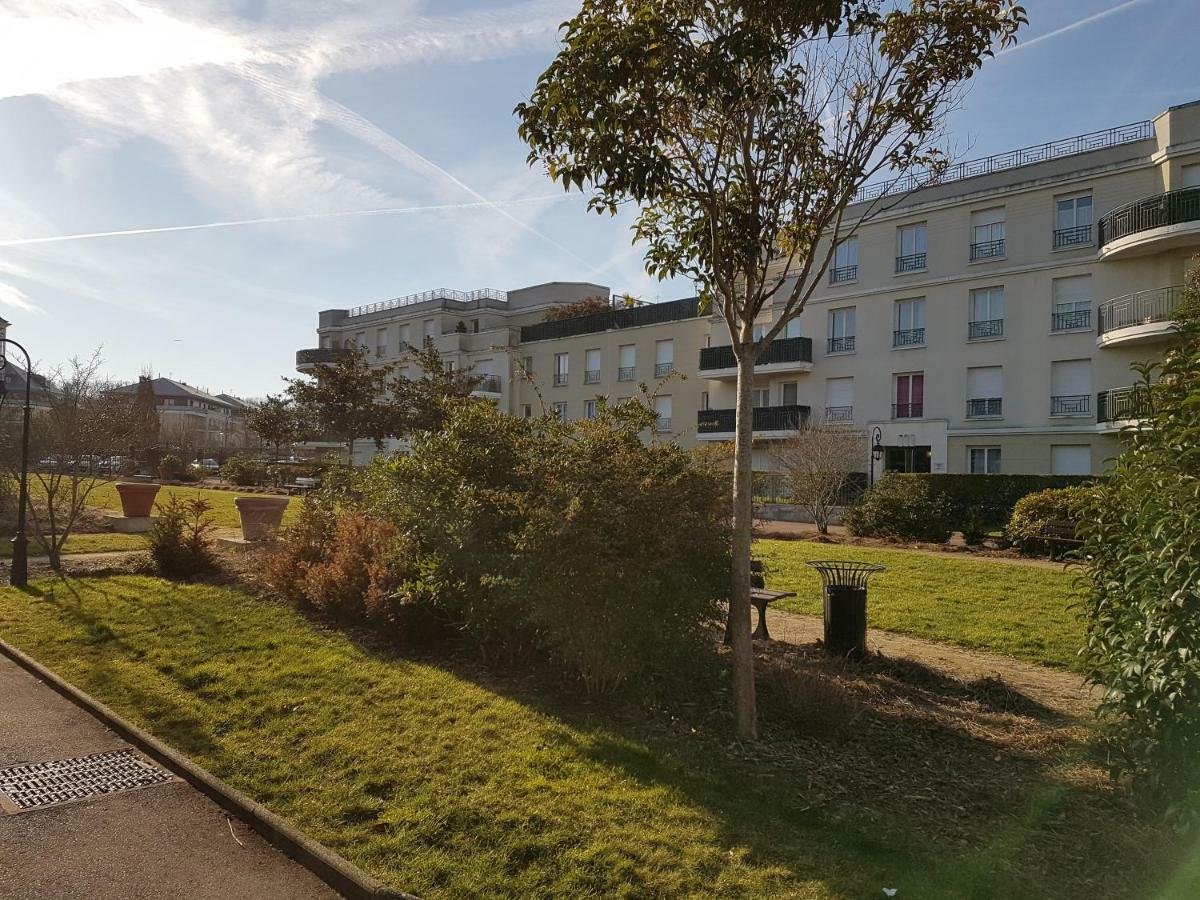 Appartement Avec Rez De Jardin A Disneyland Montevrain Bagian luar foto