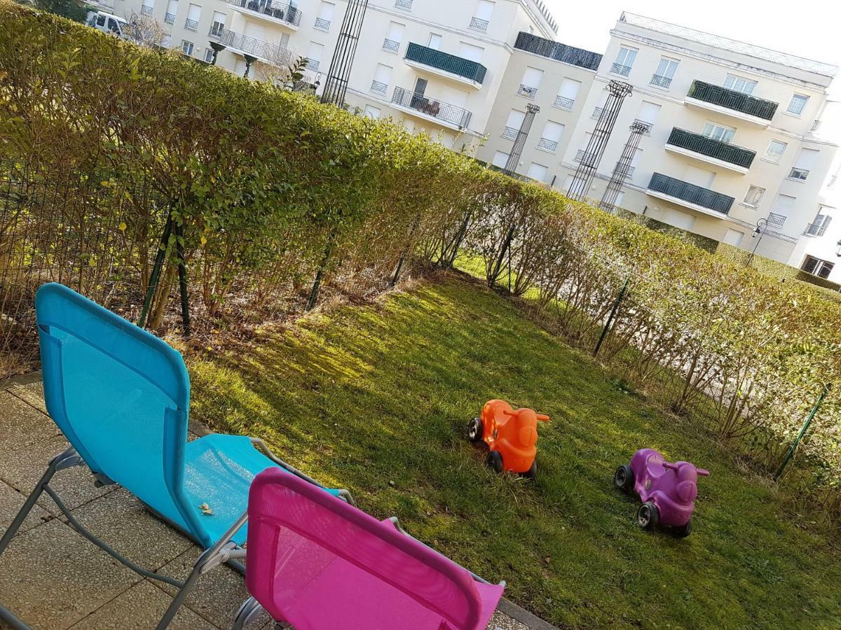 Appartement Avec Rez De Jardin A Disneyland Montevrain Bagian luar foto