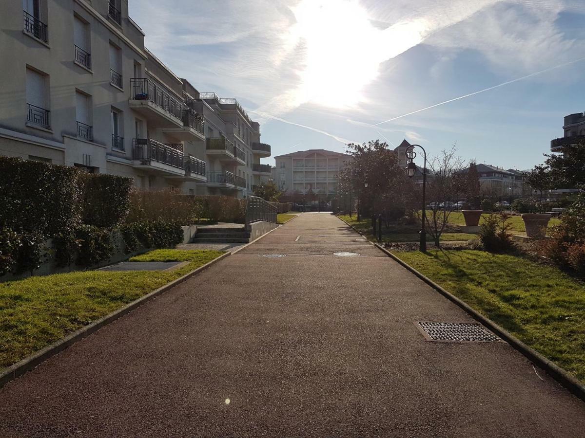 Appartement Avec Rez De Jardin A Disneyland Montevrain Bagian luar foto