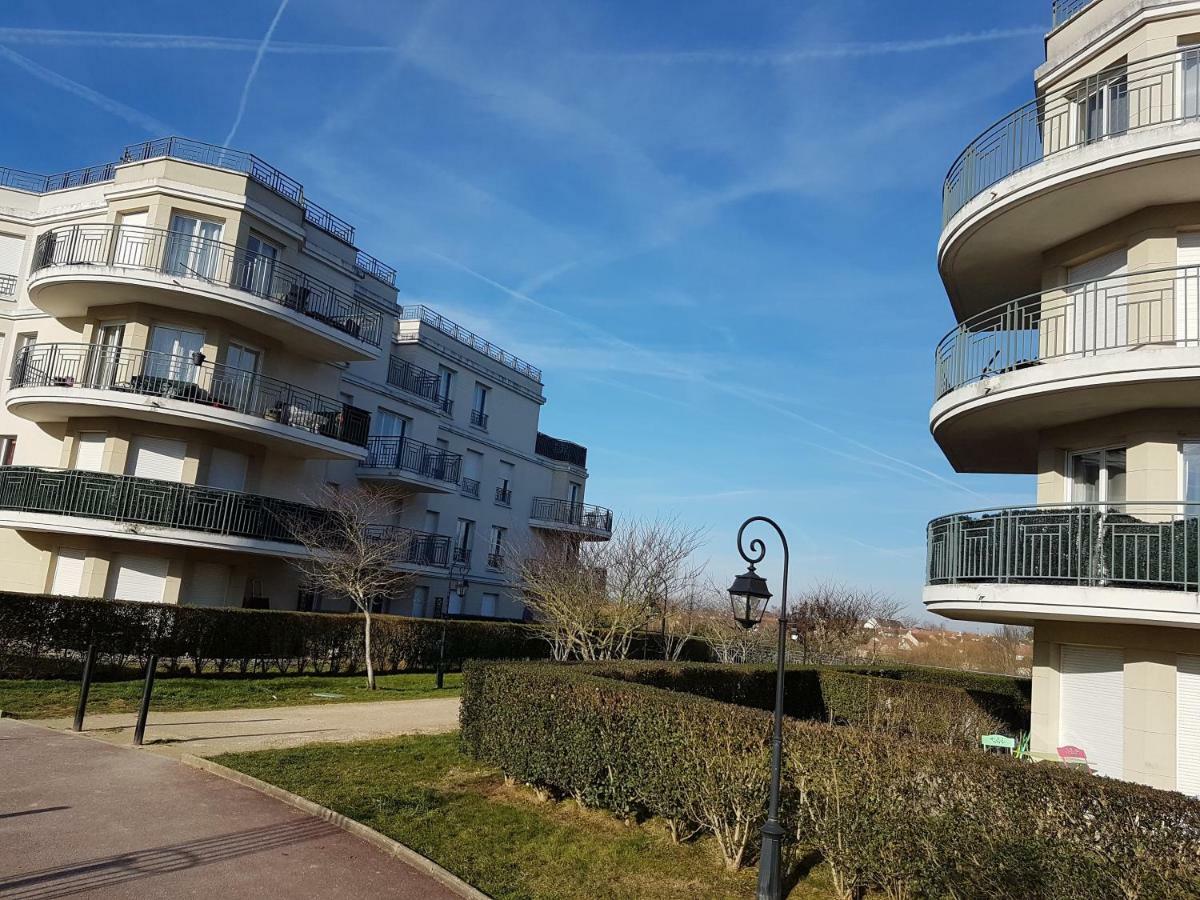 Appartement Avec Rez De Jardin A Disneyland Montevrain Bagian luar foto